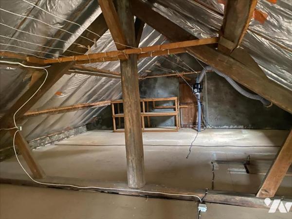 L'AIGLE - Maison de ville avec cour et garage