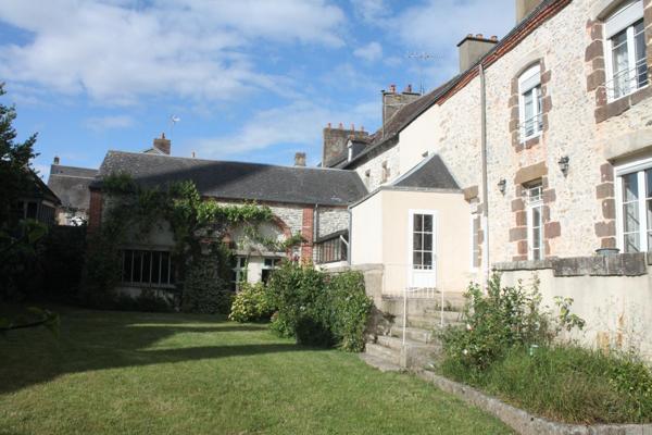 Maison à FRESNAY-SUR-SARTHE, 72130 - 9 pièces 220m²