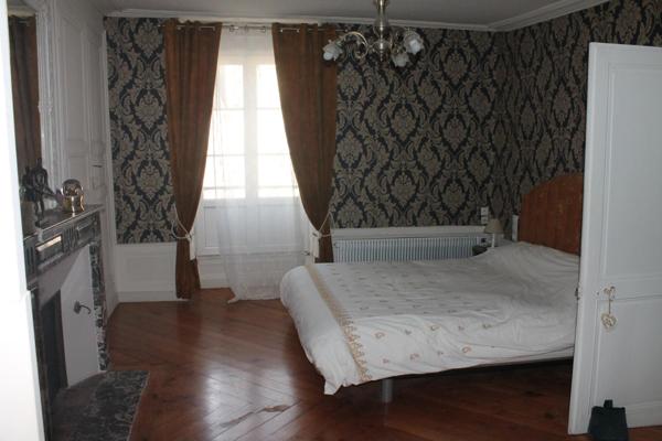 Maison à FRESNAY-SUR-SARTHE, 72130 - 9 pièces 220m²