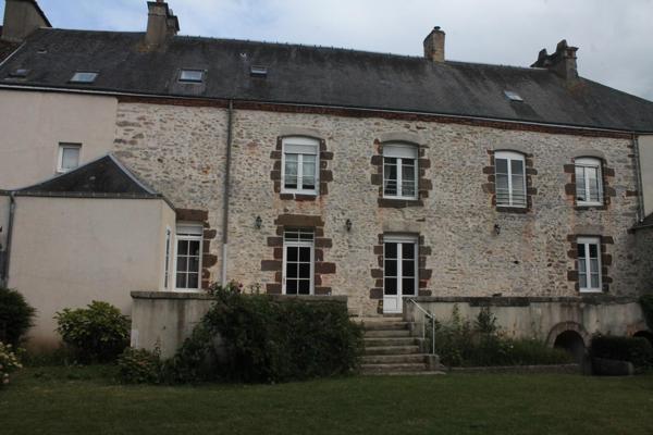 Maison à FRESNAY-SUR-SARTHE, 72130 - 9 pièces 220m²
