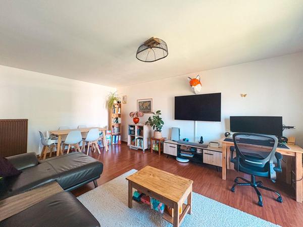 Appartement 2 chambres avec balcon et box - Bord de Sèvres