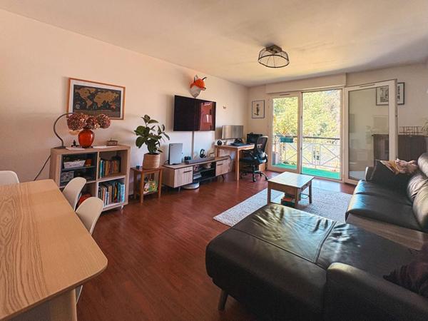 Appartement 2 chambres avec balcon et box - Bord de Sèvres