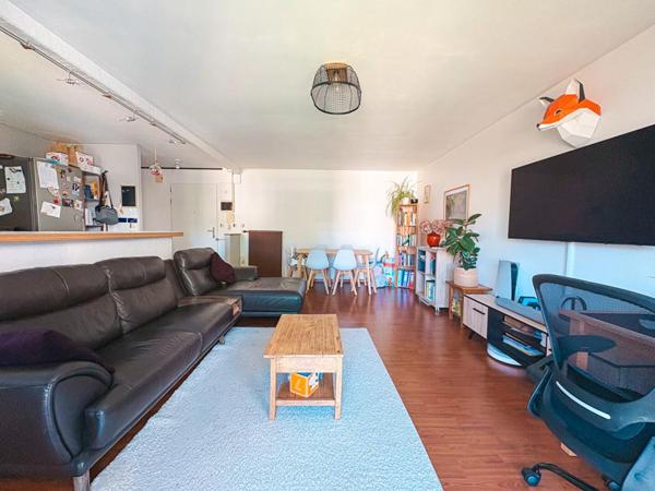 Appartement 2 chambres avec balcon et box - Bord de Sèvres