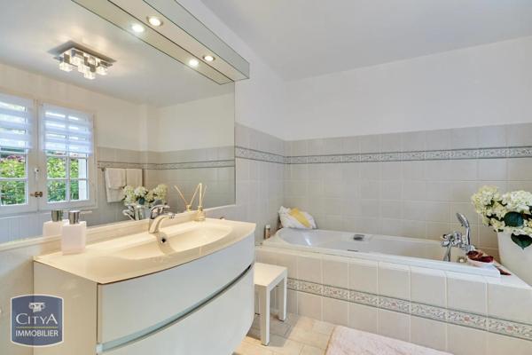 Demeure à vendre 8 pièces 385m²