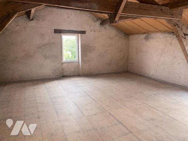 ST PHILBERT DE GRAND LIEU, maison ancienne en pierre avec potentiel