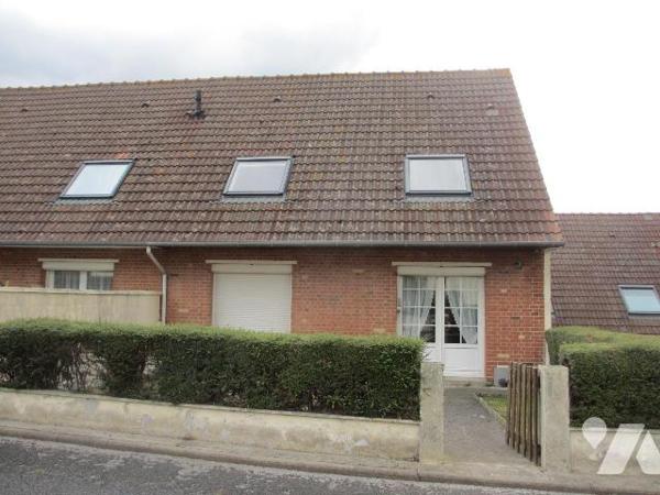 Maison mitoyenne comprenant ;coté rue  : Entrée avec placard, wc, cellier, buanderie, garage po...