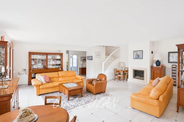 92 Rueil-Malmaison, quartier Buzenval- Maison contemporaine de 165m2 dont 4 chambres, garage, jardin au cœur d'un Domaine Privilégié