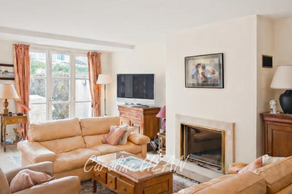 92 Rueil-Malmaison, quartier Buzenval- Maison contemporaine de 165m2 dont 4 chambres, garage, jardin au cœur d'un Domaine Privilégié