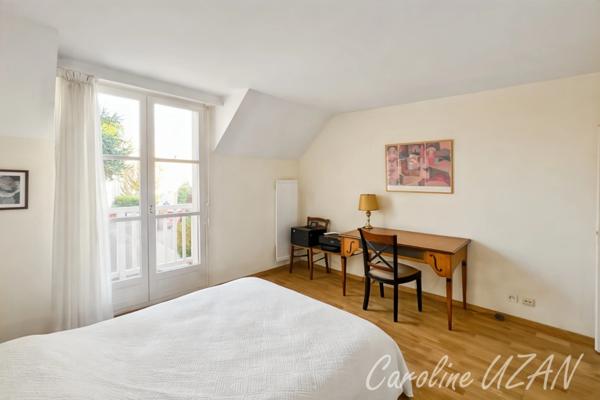 92 Rueil-Malmaison, quartier Buzenval- Maison contemporaine de 165m2 dont 4 chambres, garage, jardin au cœur d'un Domaine Privilégié