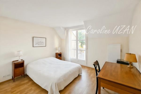 92 Rueil-Malmaison, quartier Buzenval- Maison contemporaine de 165m2 dont 4 chambres, garage, jardin au cœur d'un Domaine Privilégié