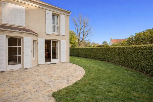 92 Rueil-Malmaison, quartier Buzenval- Maison contemporaine de 165m2 dont 4 chambres, garage, jardin au cœur d'un Domaine Privilégié