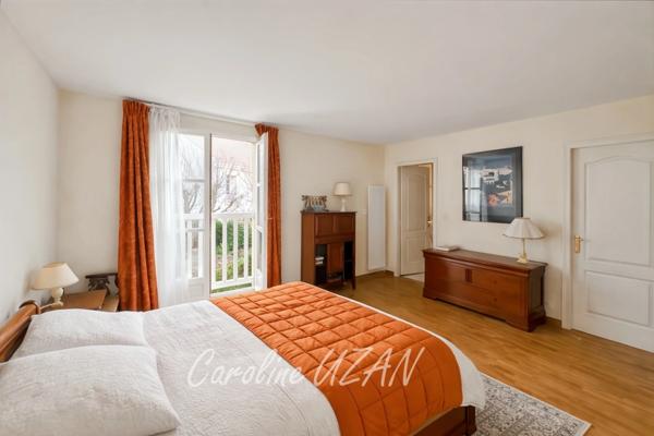 92 Rueil-Malmaison, quartier Buzenval- Maison contemporaine de 165m2 dont 4 chambres, garage, jardin au cœur d'un Domaine Privilégié