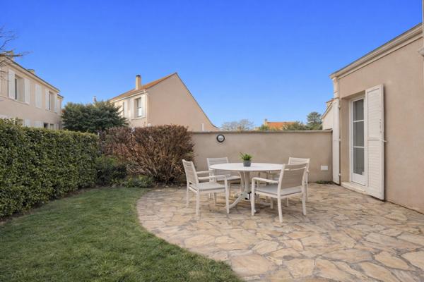 92 Rueil-Malmaison, quartier Buzenval- Maison contemporaine de 165m2 dont 4 chambres, garage, jardin au cœur d'un Domaine Privilégié