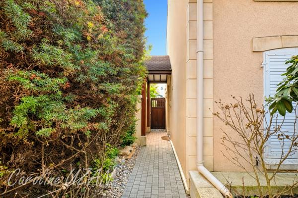 92 Rueil-Malmaison, quartier Buzenval- Maison contemporaine de 165m2 dont 4 chambres, garage, jardin au cœur d'un Domaine Privilégié