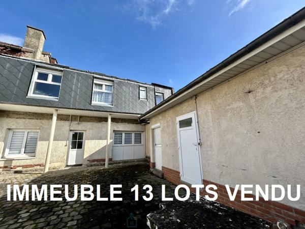 IMMEUBLE DE RAPPORT / 13 STUDIOS MEUBLES A 600m DE L'IUT.