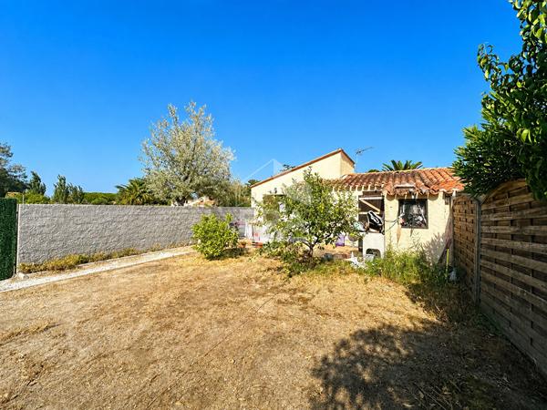 A VENDRE - SAINT CYPRIEN PLAGE - MAISON 3 FACES - JARDIN - PLACE DE PARKING PRIVATIVE