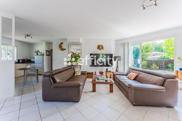 Maison
         7 pièces
        - 157 m² 577 500 € *
