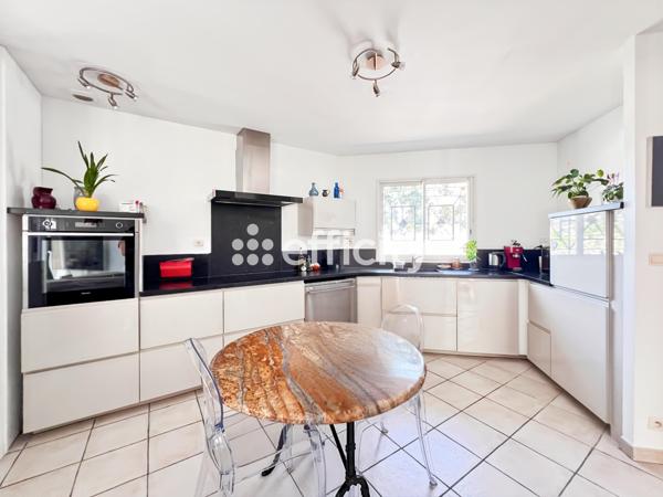 Maison
         7 pièces
        - 157 m² 577 500 € *