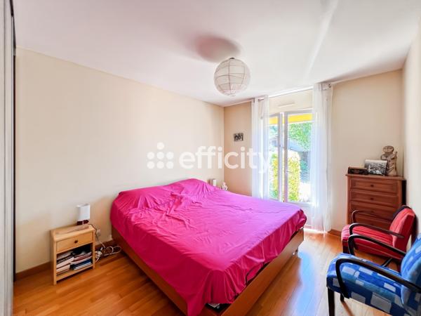 Maison
         7 pièces
        - 157 m² 577 500 € *