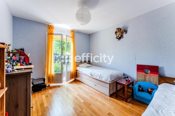 Maison
         7 pièces
        - 157 m² 577 500 € *