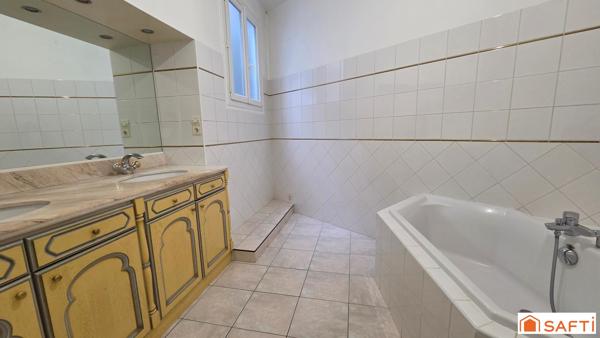 APPARTEMENT LUMINEUX GRAND GARAGE BALCON/LOGGIA