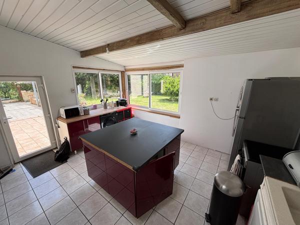 Maison à finir de rénover avec grand terrain arboré