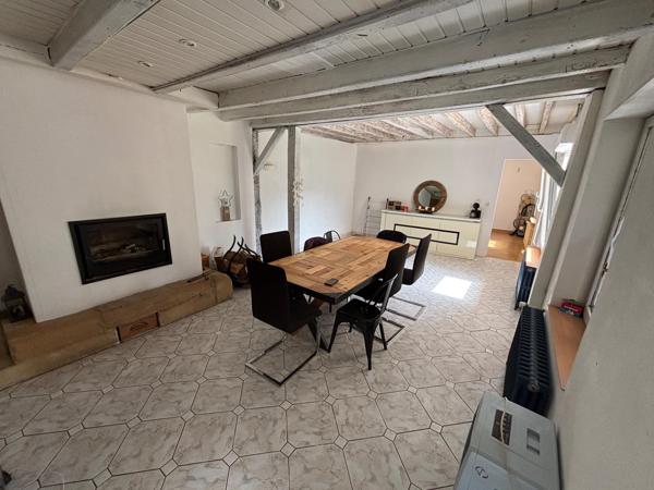 Maison à finir de rénover avec grand terrain arboré
