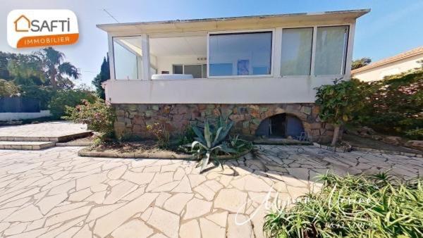 NOUVEAUTÉ! A VENDRE VILLA INDÉPENDANTE VUE MER + 1 STUDIO- SAINT AYGULF (83370)