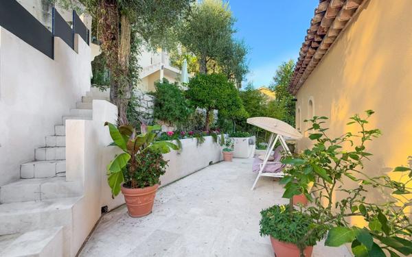 Maison à vendre    4 pièces •  Falicon