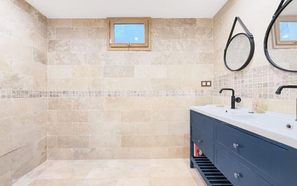 Maison à vendre    4 pièces •  Falicon