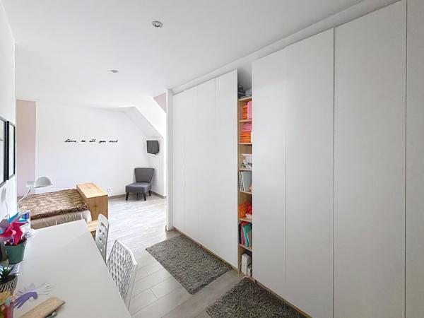 EXCLUSIVITÉ – ÉLÉGANTE MAISON FAMILIALE AVEC PISCINE À CHAMPIGNY