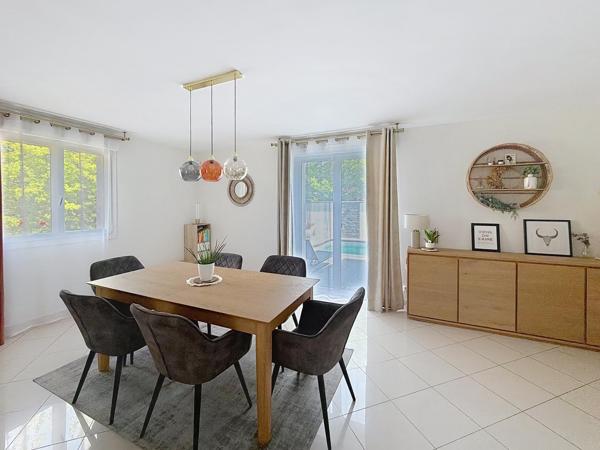 EXCLUSIVITÉ – ÉLÉGANTE MAISON FAMILIALE AVEC PISCINE À CHAMPIGNY