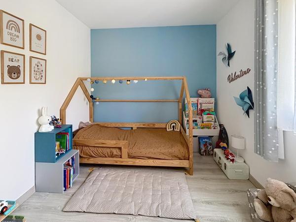 EXCLUSIVITÉ – ÉLÉGANTE MAISON FAMILIALE AVEC PISCINE À CHAMPIGNY