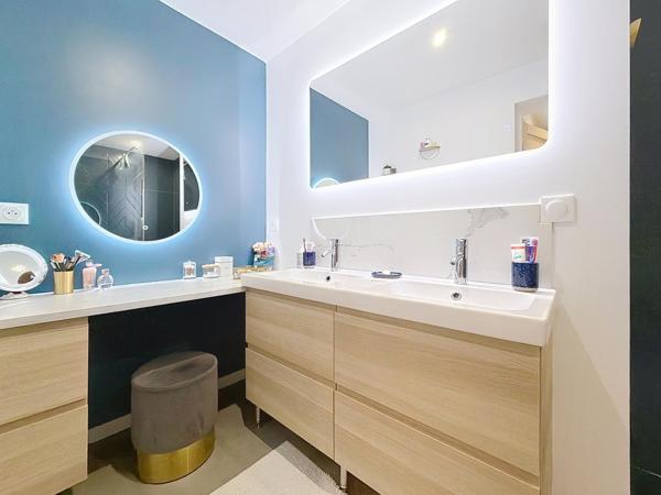 EXCLUSIVITÉ – ÉLÉGANTE MAISON FAMILIALE AVEC PISCINE À CHAMPIGNY