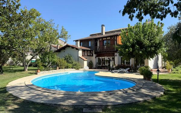 Maison à vendre    8 pièces •  Langon
