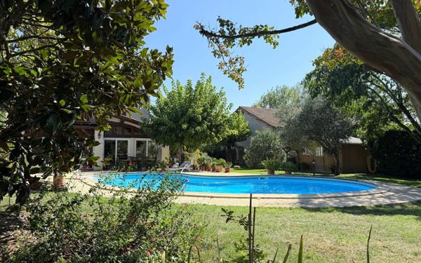 Maison à vendre    8 pièces •  Langon