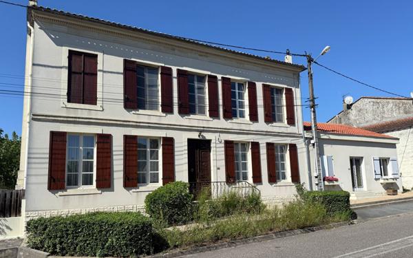 Maison à vendre    8 pièces •  Langon