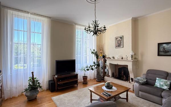 Maison à vendre    8 pièces •  Langon