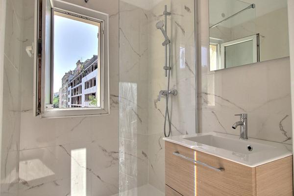 APPARTEMENT 2/3 PIECES MARSEILLE 5 - 50 M2 - DERNIER ETAGE
