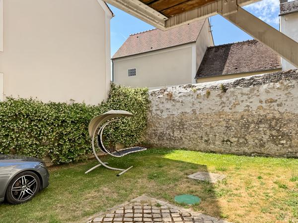 MAISON DE CHARME AVEC SOUS-SOL ET JARDIN CLOS