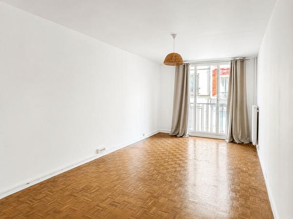 STUDIO 30 M² PARIS 18 Métro Jules Joffrin