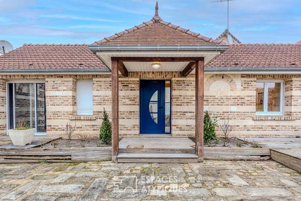 Maison d’architecte avec piscine intérieure et fort potentiel à Amiens Sud