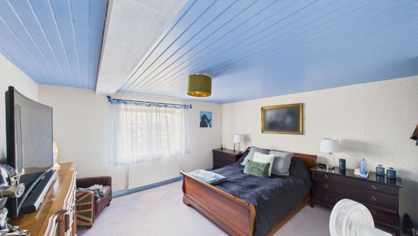 Superbe propriété de village en pierre de 4/5 chambres avec terrain privé, piscine et dépendances Melleran