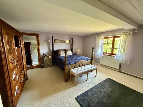 Superbe propriété de village en pierre de 4/5 chambres avec terrain privé, piscine et dépendances Melleran
