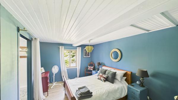 Superbe propriété de village en pierre de 4/5 chambres avec terrain privé, piscine et dépendances Melleran