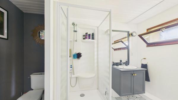 Superbe propriété de village en pierre de 4/5 chambres avec terrain privé, piscine et dépendances Melleran