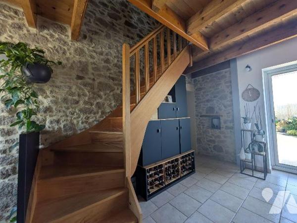 EXCLUSIVITÉ - LES HERBIERS - Le charme et le cachet de la pierre vous attendent dans cette joli...
