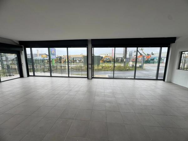 Magnifique surface commerciale de 340 m2 à louer Sortie de Cayenne