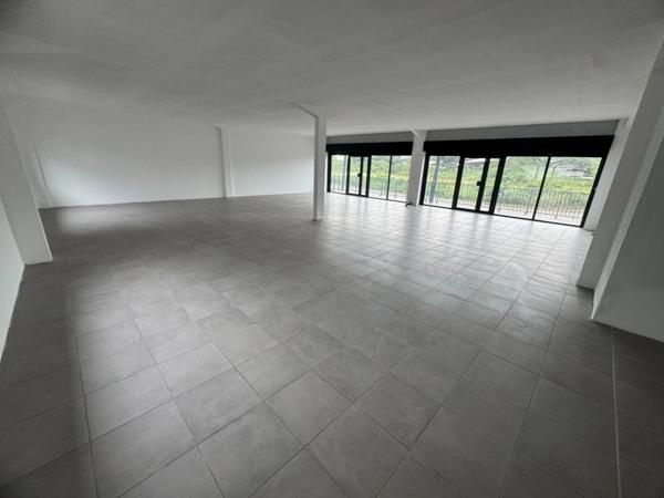 Magnifique surface commerciale de 340 m2 à louer Sortie de Cayenne
