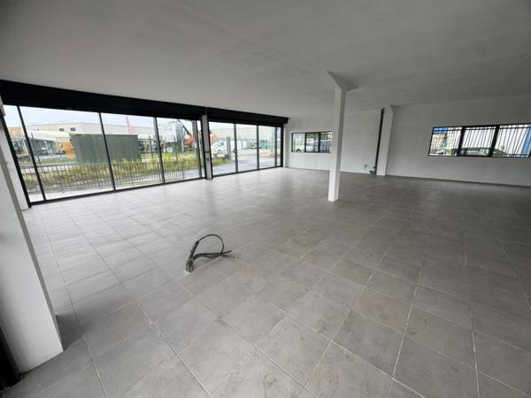 Magnifique surface commerciale de 340 m2 à louer Sortie de Cayenne